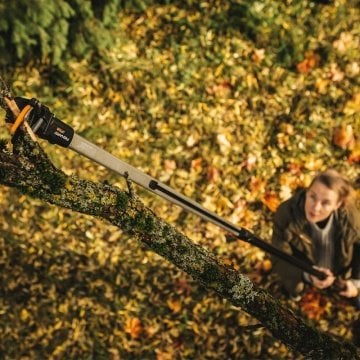 Fiskars PowerGear X UPX86 Yüksek Dal Budama Makası Teleskopik 2400-4100mm